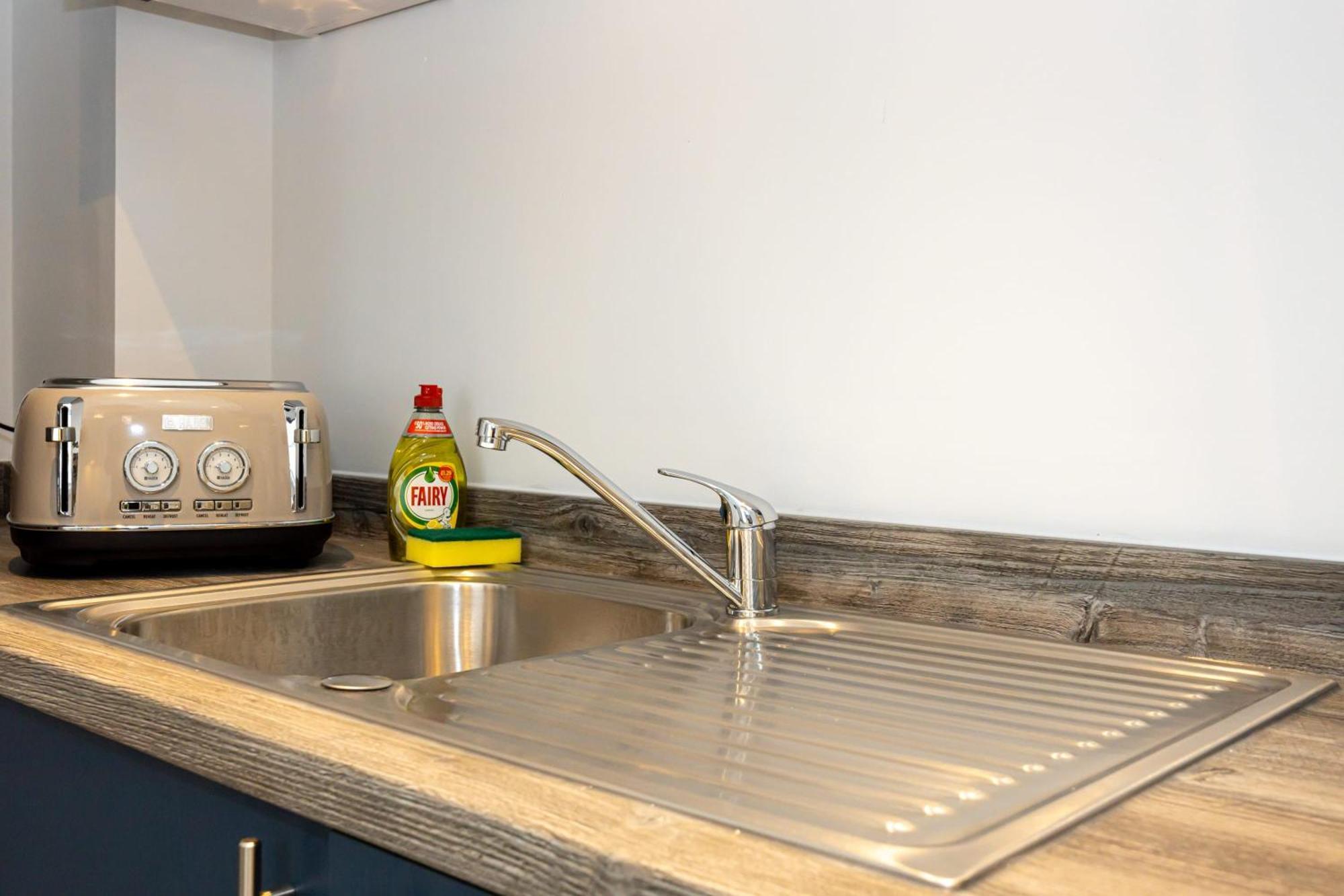 Beautiful 1 Bed 20Mins To Central Manchester Bolton Bagian luar foto