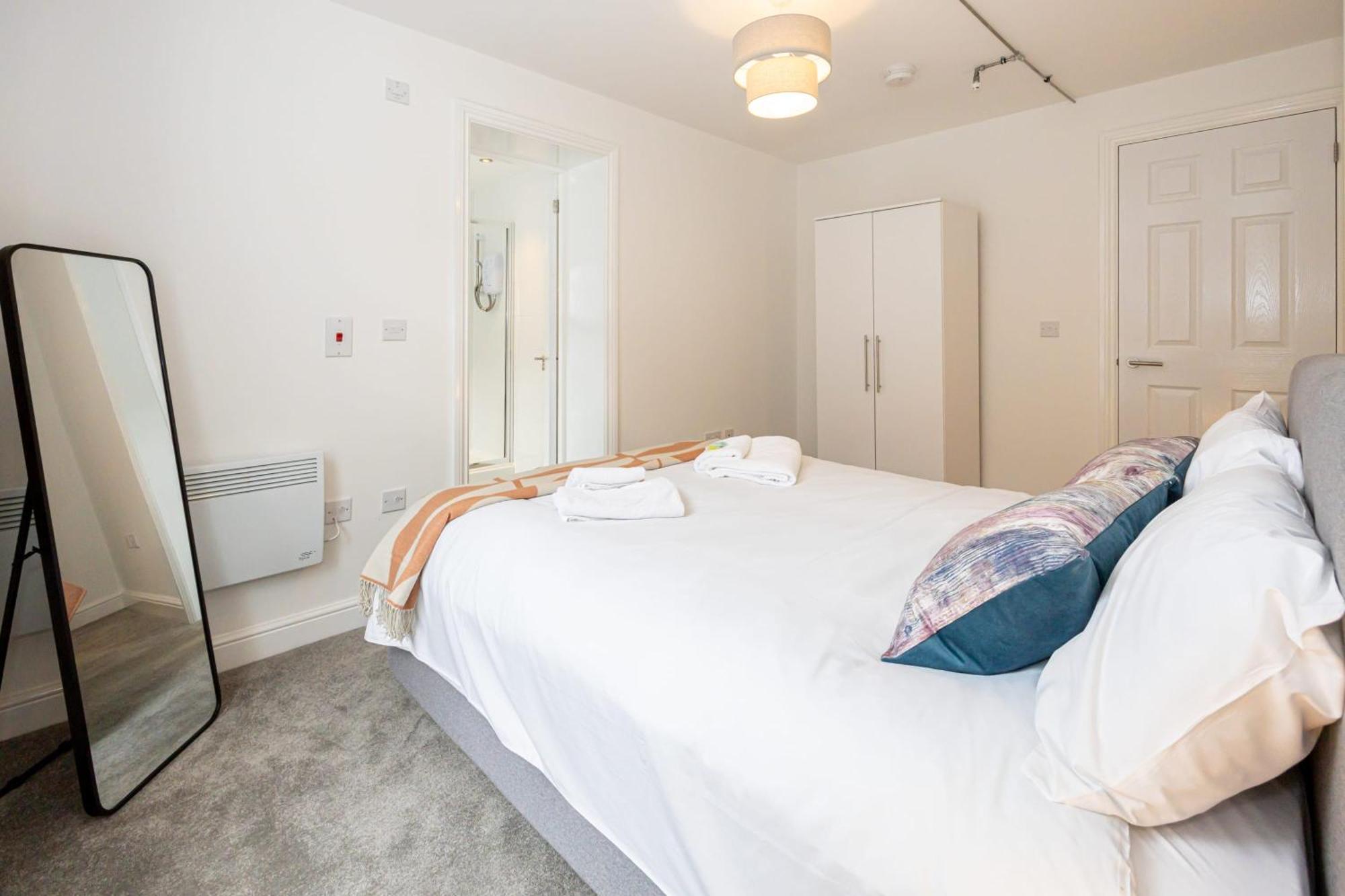 Beautiful 1 Bed 20Mins To Central Manchester Bolton Bagian luar foto