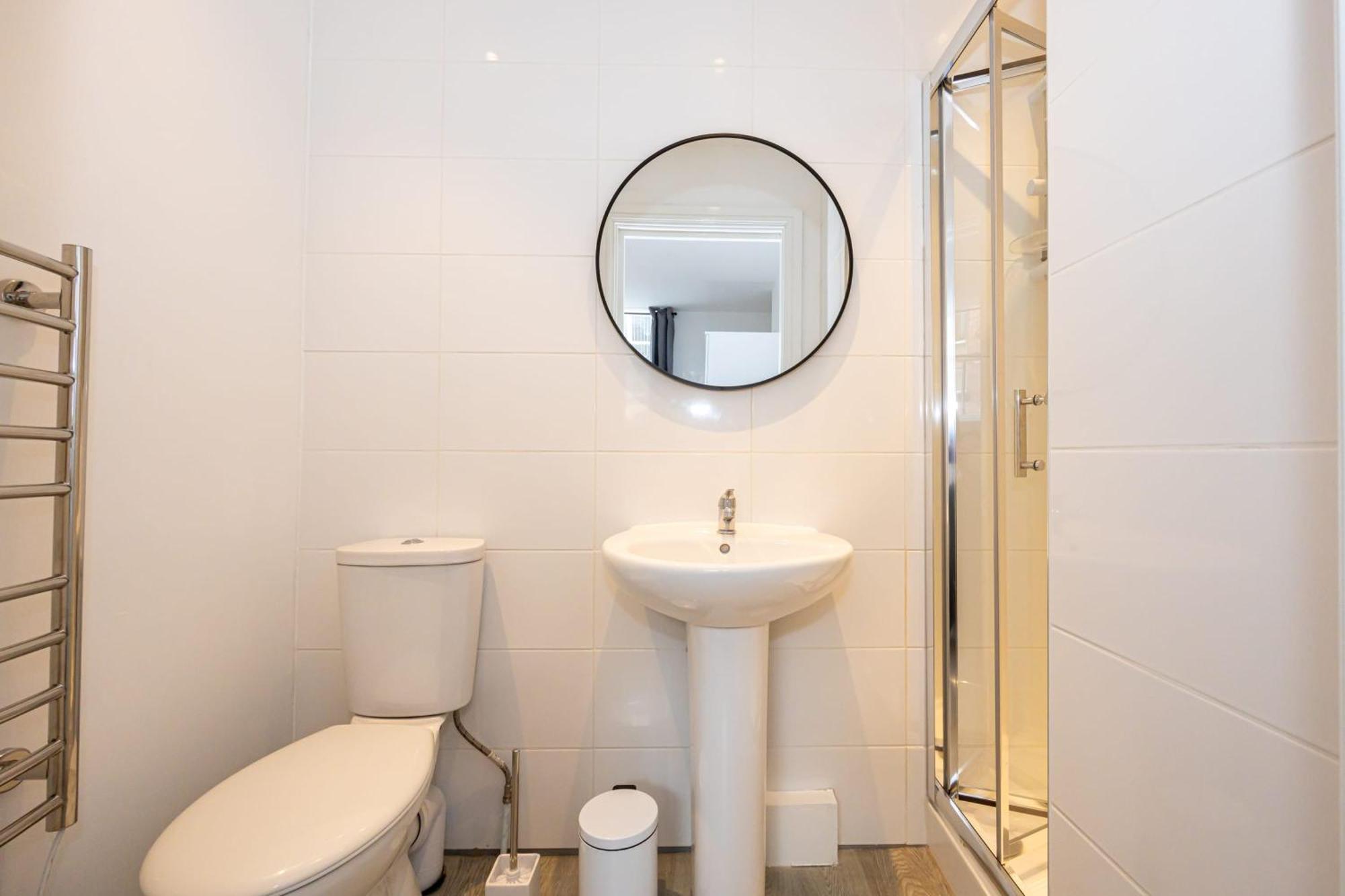 Beautiful 1 Bed 20Mins To Central Manchester Bolton Bagian luar foto